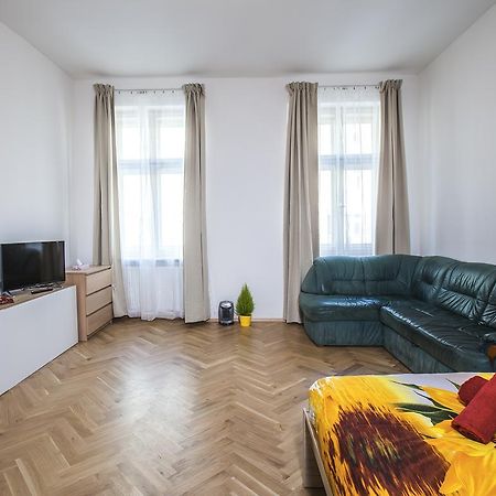 Beautiful Central Apartment Thamova Прага Экстерьер фото