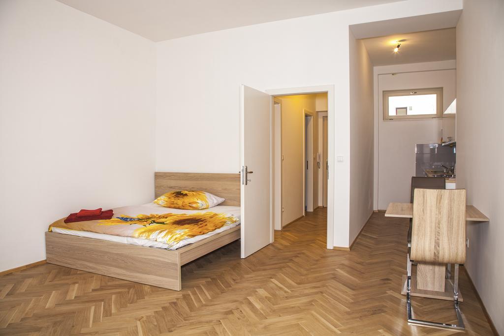 Beautiful Central Apartment Thamova Прага Экстерьер фото